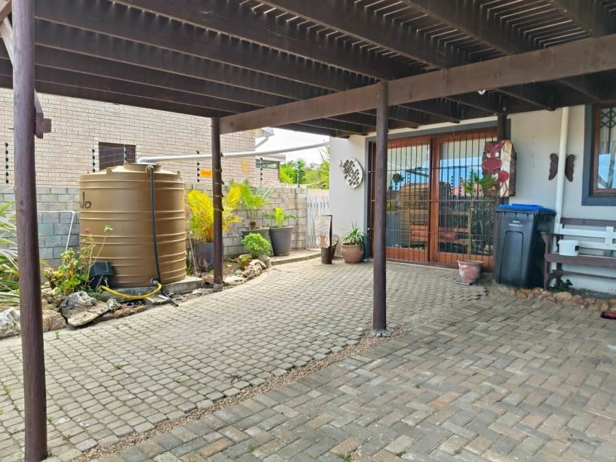 4 Bedroom Property for Sale in Aston Bay Eastern Cape